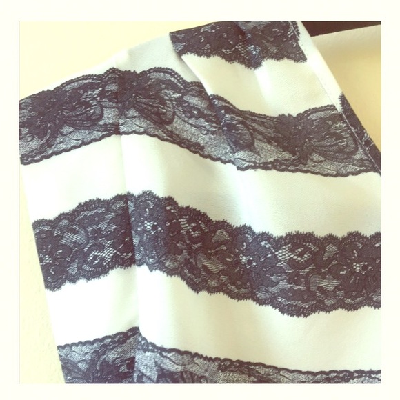 Express mixed material lace print blouse