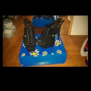Black heels 8 1/2