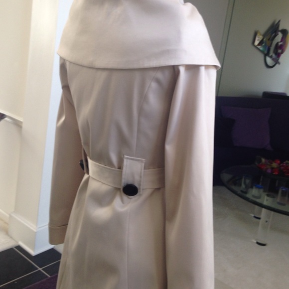 Amazing dolce Gabbana trench coat💥💥sale - Picture 2 of 4