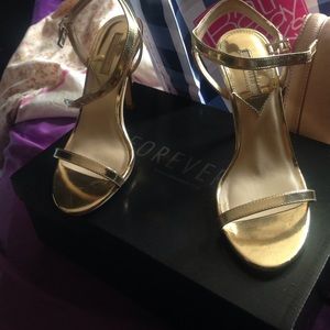 All gold heels😍
