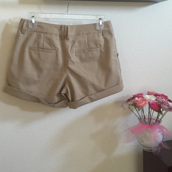 Khaki shorts - Picture 2 of 3
