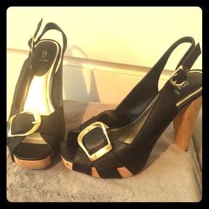 Black sling-back chunky heel shoes