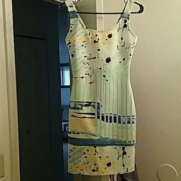 Short comfortable mini dress - Picture 1 of 3