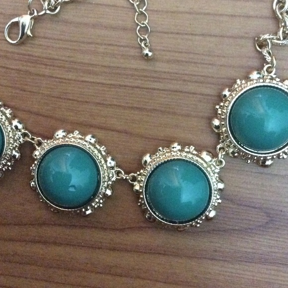 Statement necklace - Picture 3 of 4