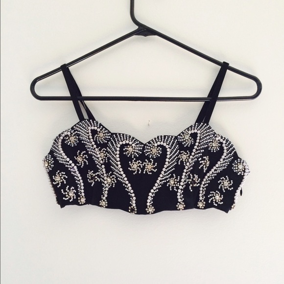 Vintage Tops - ❌❌SOLD❌❌🎉HP🎉Scalloped crop top w/ embellishments