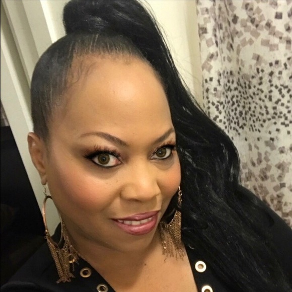 Meet your Posher, Andrea - Picture 2 of 3