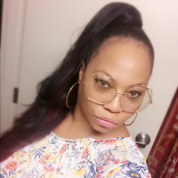 Meet your Posher, Andrea - Picture 3 of 3