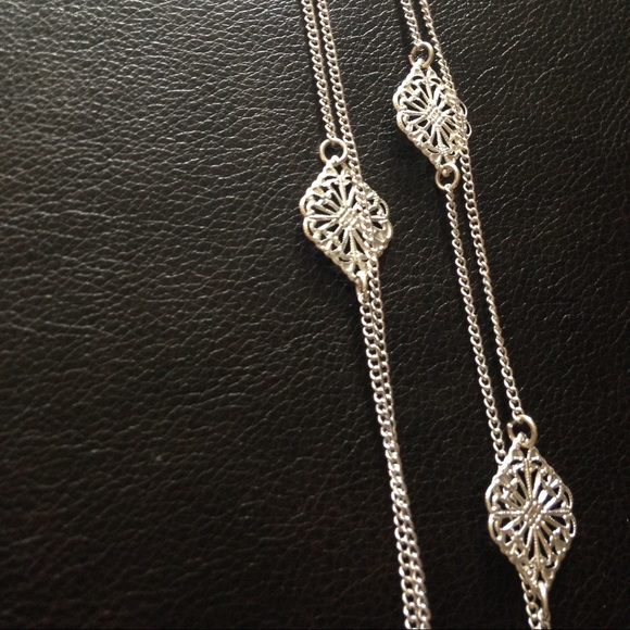 Necklace and earring set