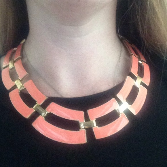 Collar necklace