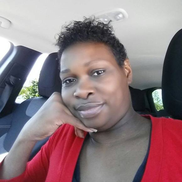 Meet your Posher, Ebonie - Picture 1 of 1