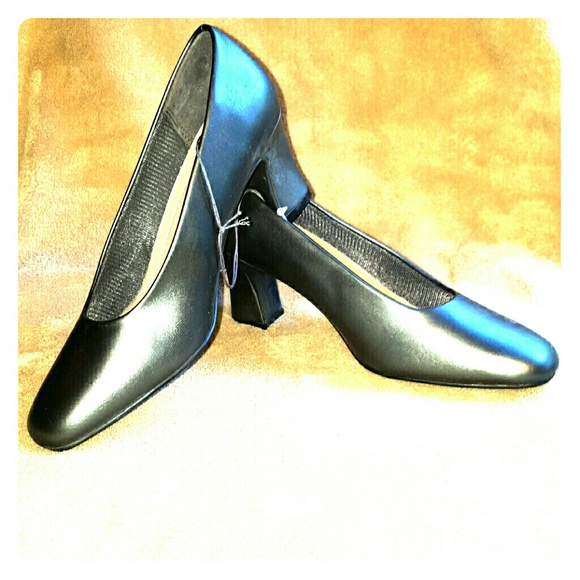 Ashley taylor size 7.5 silver retro heels