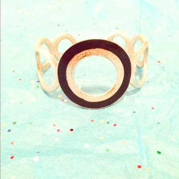 Bangle bracelet