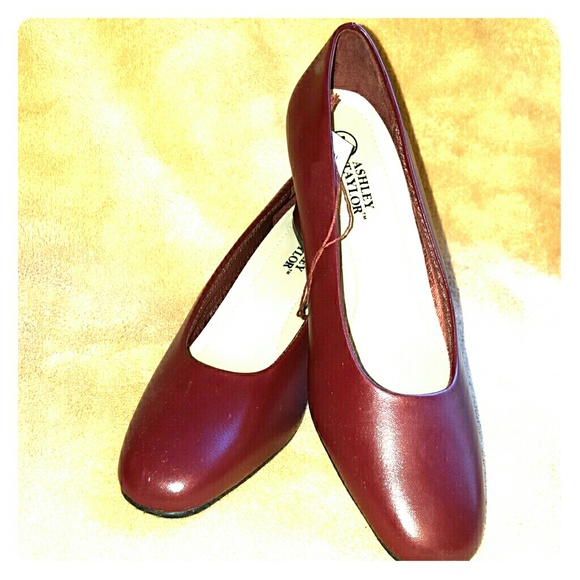 Size 7 ashley taylor retro maroon heels