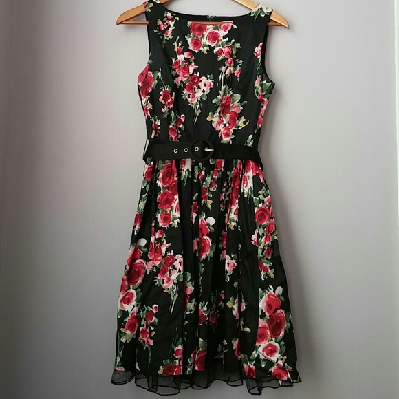 Sold 🎉 HOST PICK 🎉 Floral dress with belt - Picture 2 of 4
