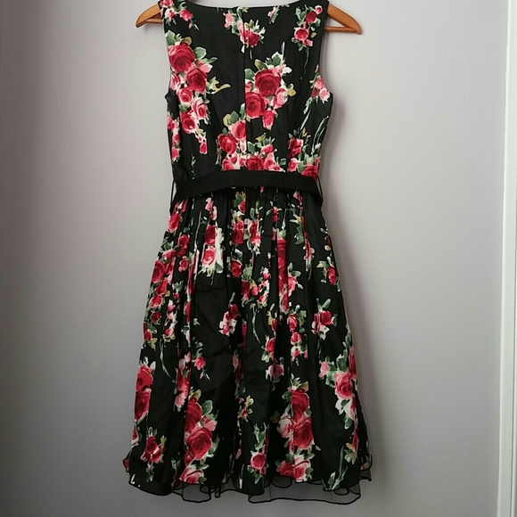 Sold 🎉 HOST PICK 🎉 Floral dress with belt - Picture 3 of 4