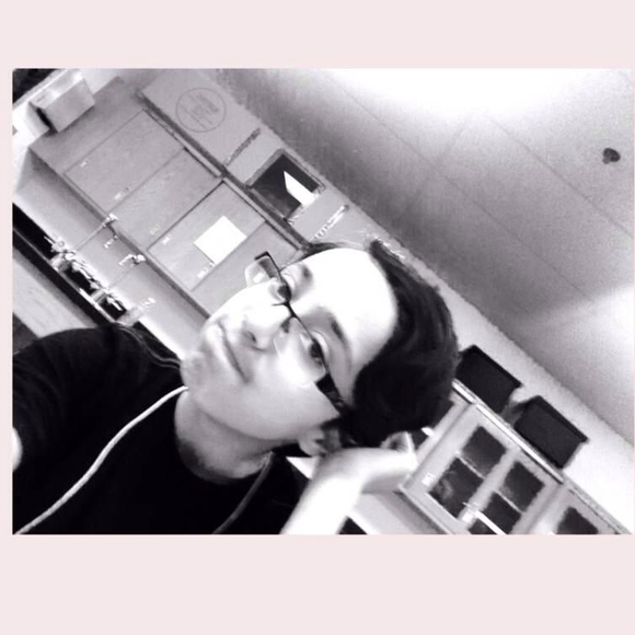 Meet your Posher, Derek - Picture 1 of 1