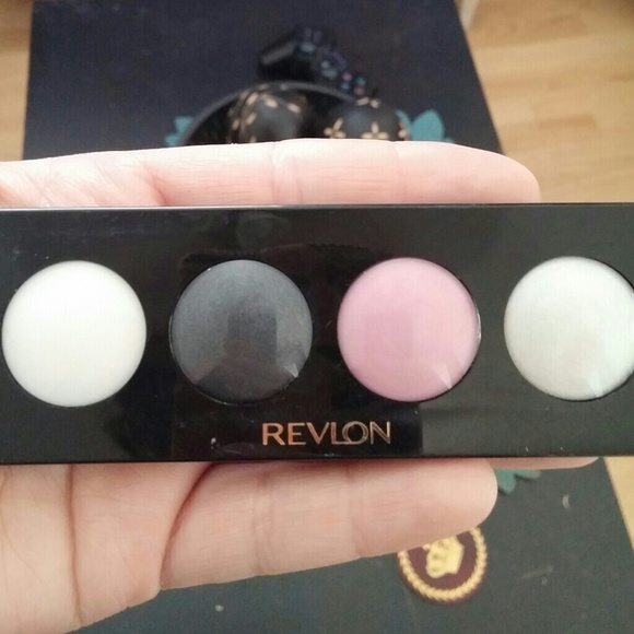 Revlon Cream Shadow Compact - Picture 2 of 4