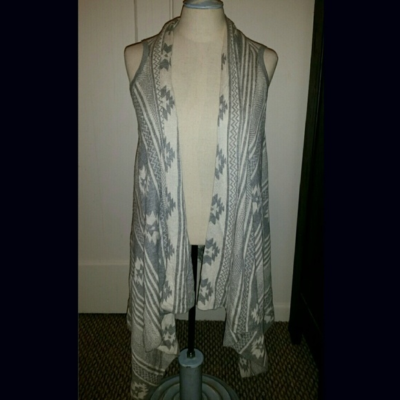 Tops - Aztec print shawl