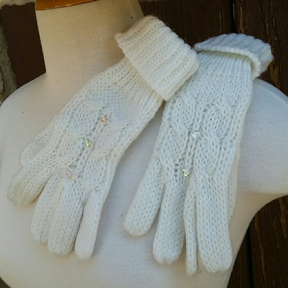 Winter White Hat and Gloves - Picture 3 of 3