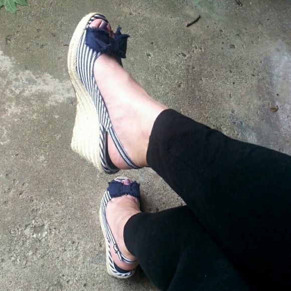 Blue and white striped wedges with bows