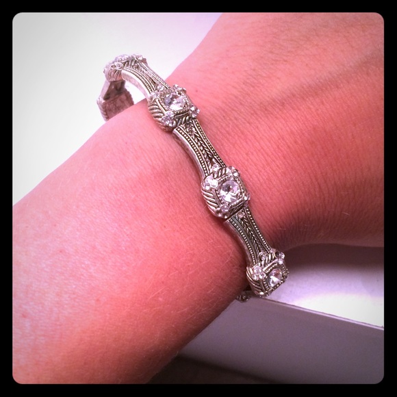 Beautiful diamond bracelet costume jewelry