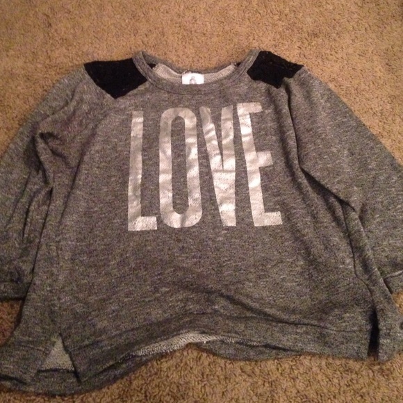 Love shirt with lace shoulders