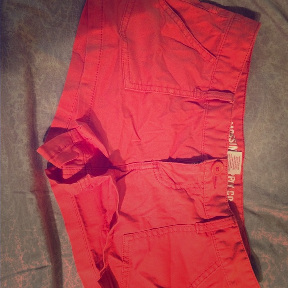 Cute orange shorts!