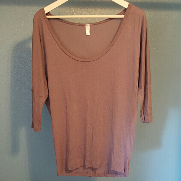 **SOLD** Grey 3/4 Sleeve Shirt