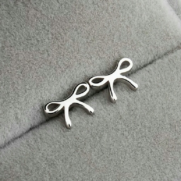 ✔Winter Sale✔ Tied in bow earrings - Picture 2 of 2