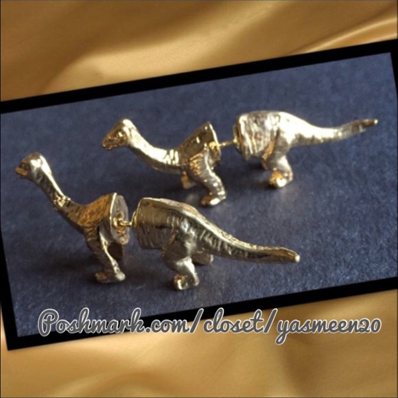 Gold dinosaur earrings🌟 - Picture 2 of 4