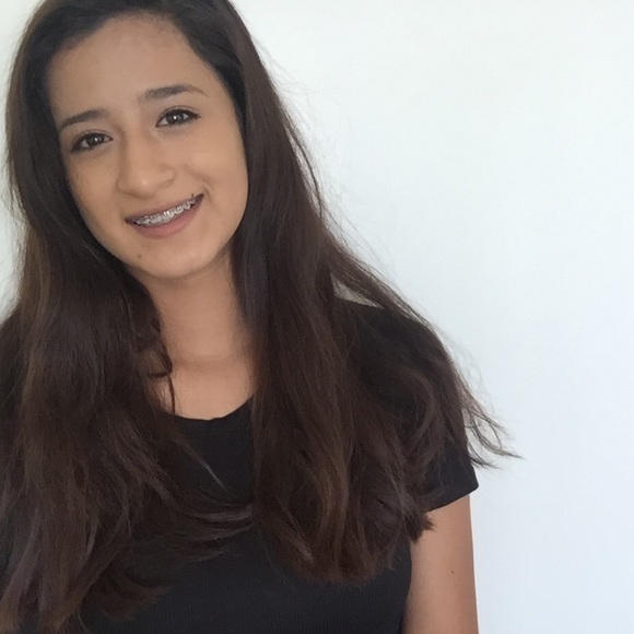 Meet your Posher, Gaby - Picture 1 of 1