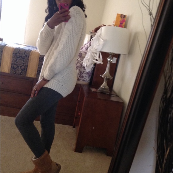 Comfy cream sweater!💫🔥
