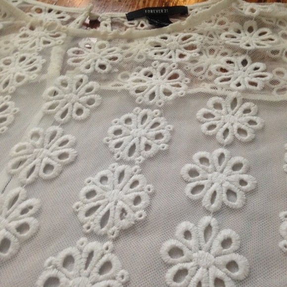 Sheer Daisy tee - Picture 3 of 3