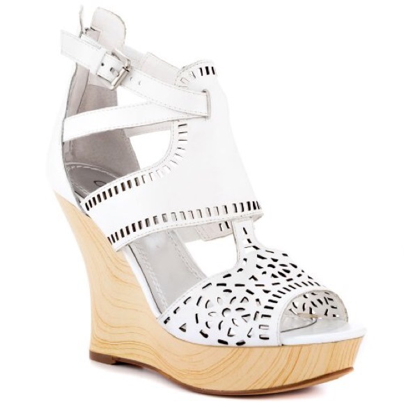 Guess Wedges Sandal Shoe Leather Size 6.5