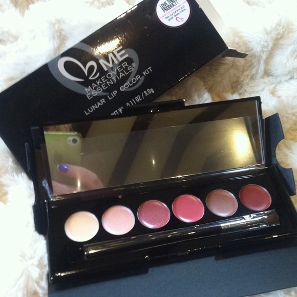 🎁🎉FREE W/ ANY PURCHASE🎉🎁 Lip Color Kit