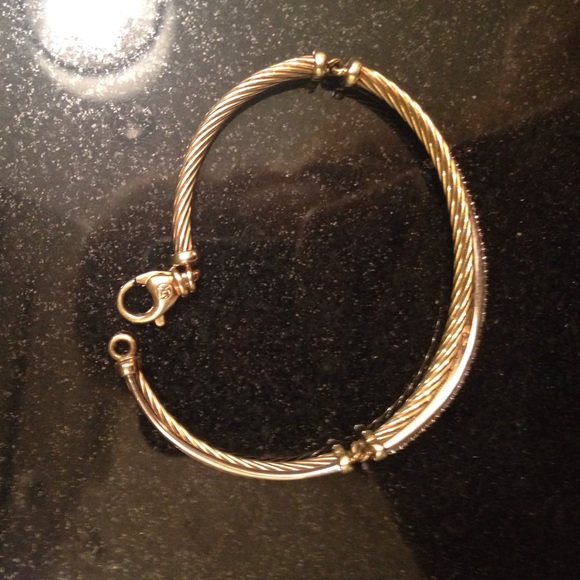 Gold Crossover bracelet with diamonds - Picture 3 of 4
