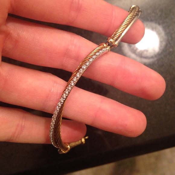 Gold Crossover bracelet with diamonds - Picture 4 of 4