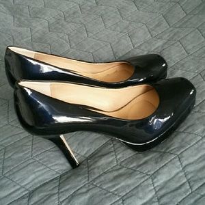 Antonio Melani pumps Navy