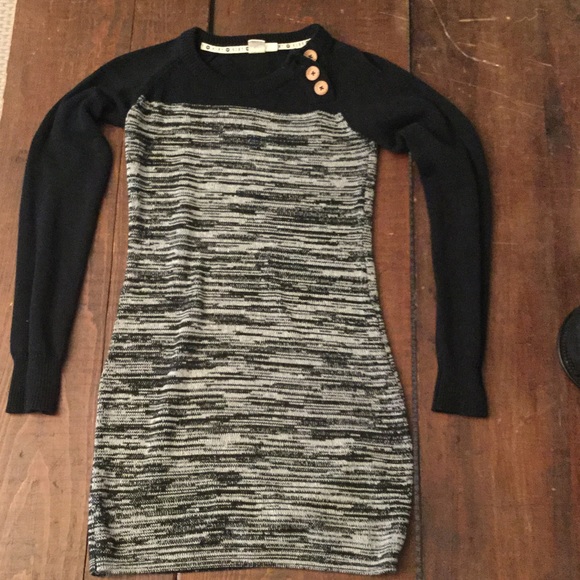 Closing 9/16 🐬 Roxy sweater dress