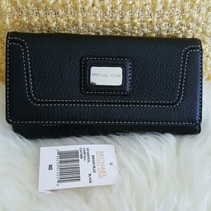 Michael Kors Carry All leather wallet - black