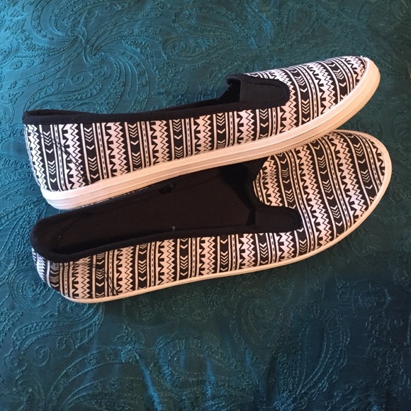 Tribal print Flats