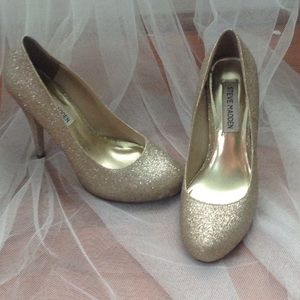 Steve Madden Gold Pumps