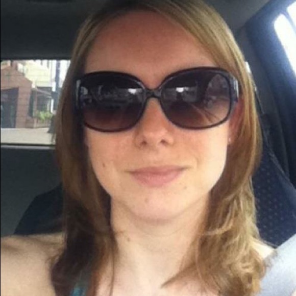 Meet your Posher, April - Picture 2 of 8