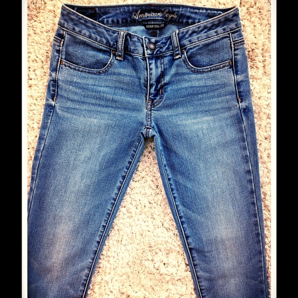 SOLD!American Eagle comfortable fit skinny jeans.