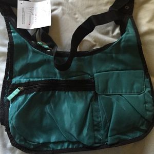 NWT Thirty One Explorista Crossbody purse