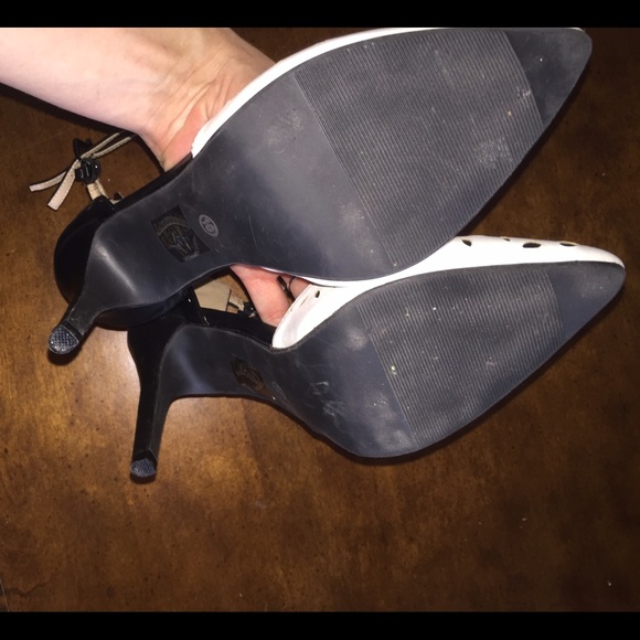 BUNDLED Like new white and black heels - Picture 4 of 4