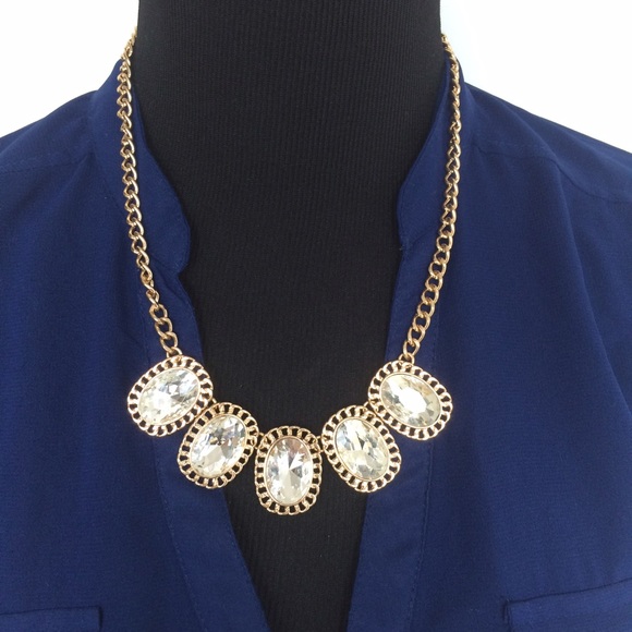 Gorgeous statement necklace