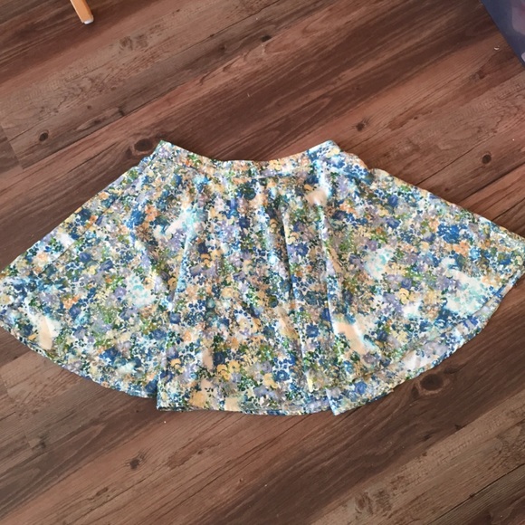 Floral skirt - Picture 1 of 4