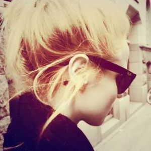 Meet your Posher, Hayley