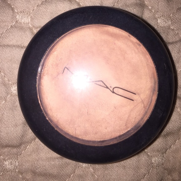 MAC cream color base